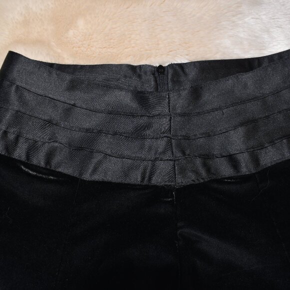 Black Velvety Below Knee Skirt Satin Trim Size Small Italian Fabric - Picture 6 of 10